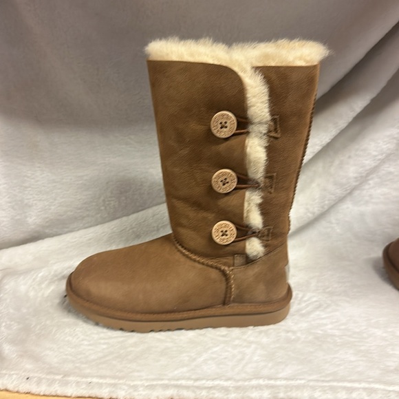 FEW LEFT! Kids Ugg Bailey Button Triplett Winter Boots - Picture 5 of 9